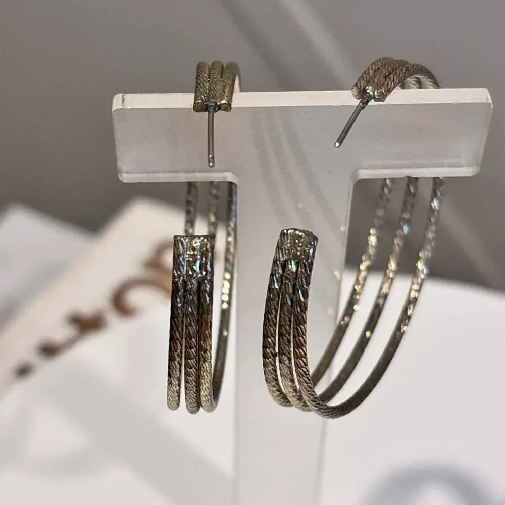 Unbranded silver tone